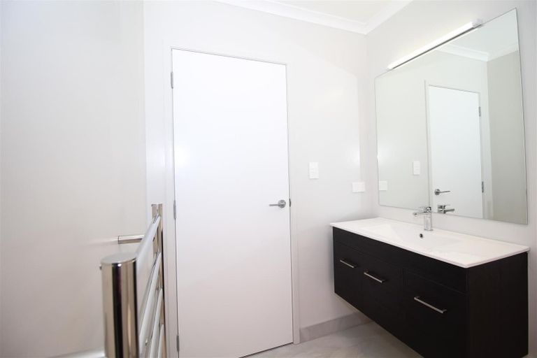 Photo of property in 21 Kaurinui Crescent, One Tree Point, 0118