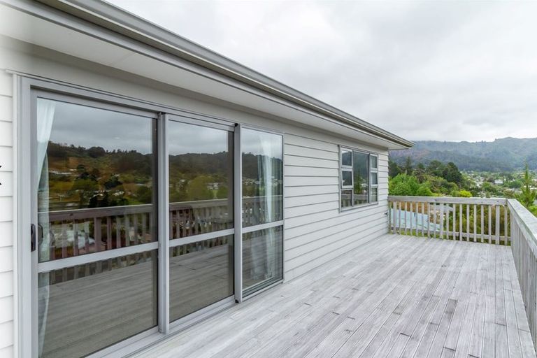 Photo of property in 32 Speldhurst Grove, Stokes Valley, Lower Hutt, 5019