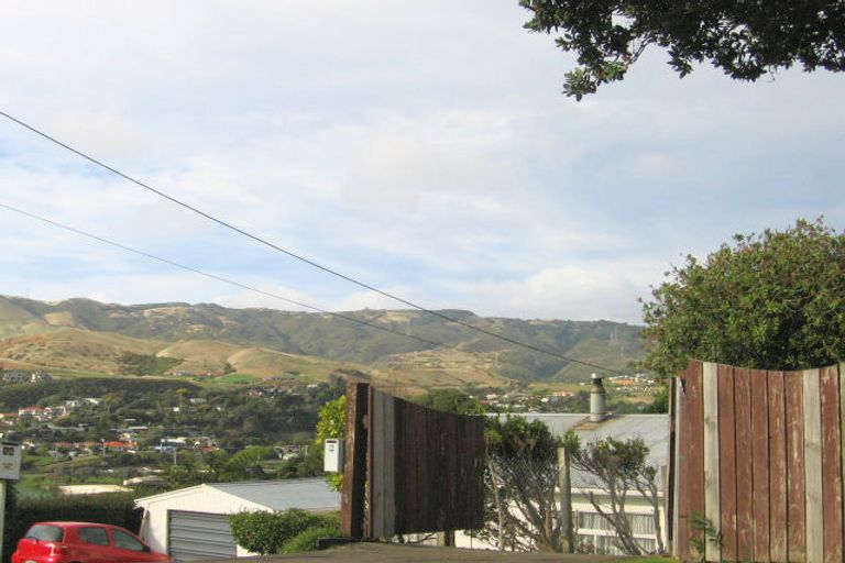 Photo of property in 12 Hillary Street, Tawa, Wellington, 5028