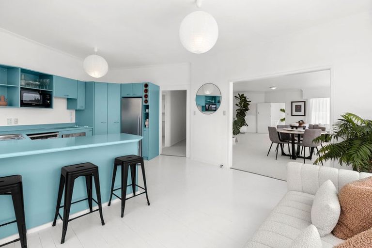 Photo of property in 8 Wallace Place, Westown, New Plymouth, 4310