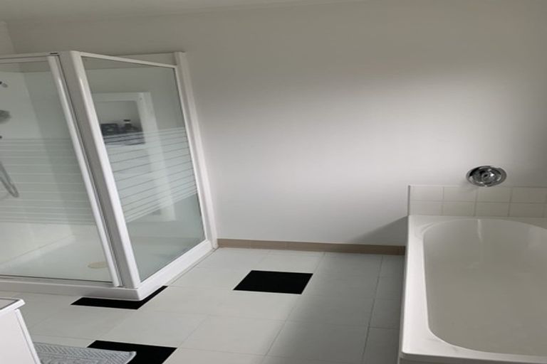 Photo of property in 5 Tokay Place, Huapai, Kumeu, 0810