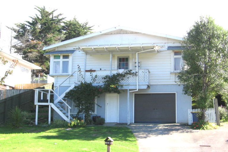 Photo of property in 2/55 Chislehurst Street, Henderson, Auckland, 0612
