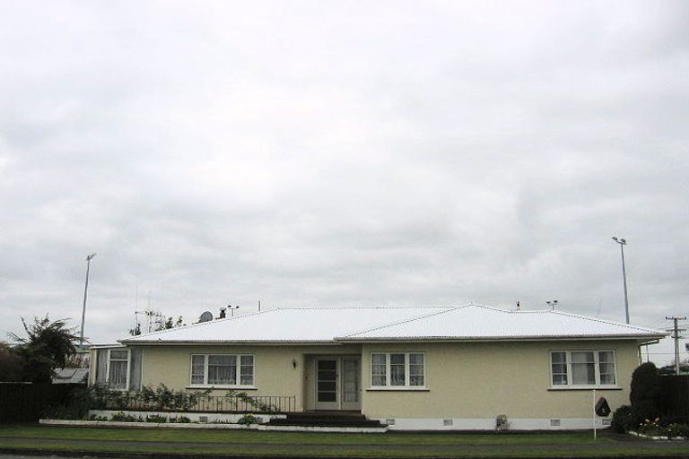 Photo of property in 2 Carlisle Street, Levin, 5510