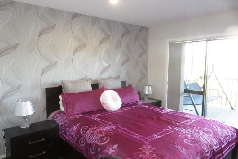 Photo of property in 32 Mervyn Kemp Drive, Tawa, Wellington, 5028