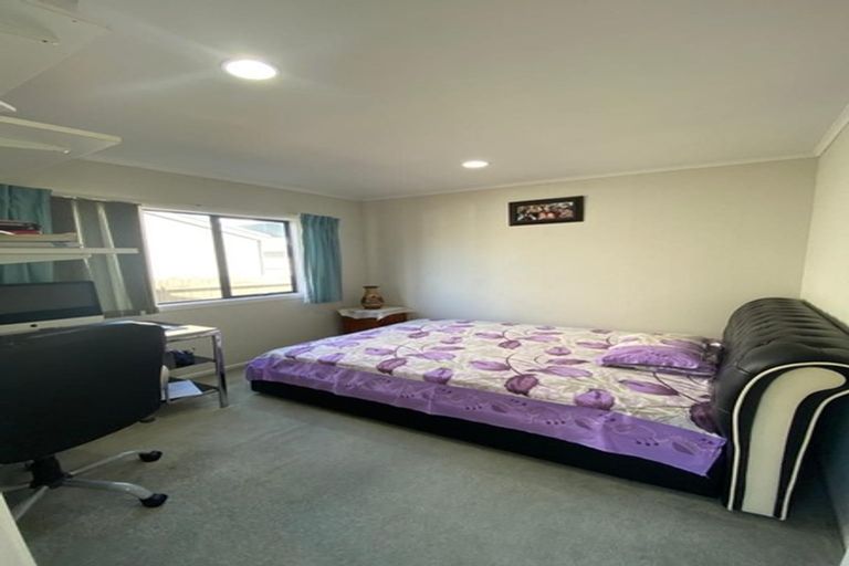 Photo of property in 4a Sorrel Crescent, Bucklands Beach, Auckland, 2012