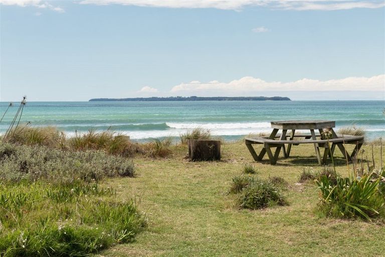 Photo of property in 37 Motiti Road, Papamoa Beach, Papamoa, 3118