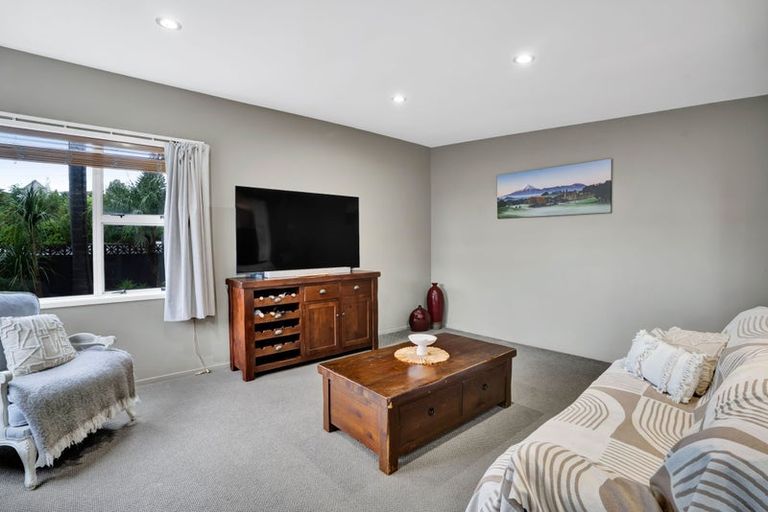 Photo of property in 70 Seaview Road, Marfell, New Plymouth, 4310