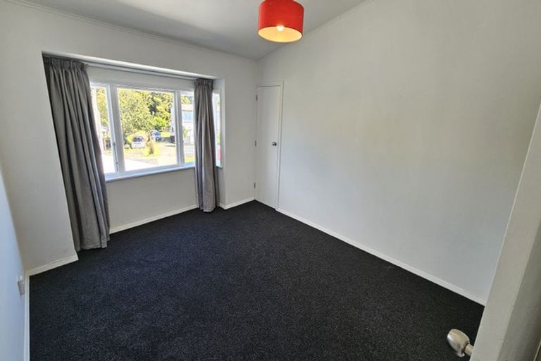 Photo of property in 10 Cook Street, Marfell, New Plymouth, 4310