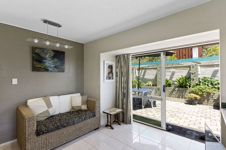 Photo of property in 14 Cyclades Place, Shelly Park, Auckland, 2014