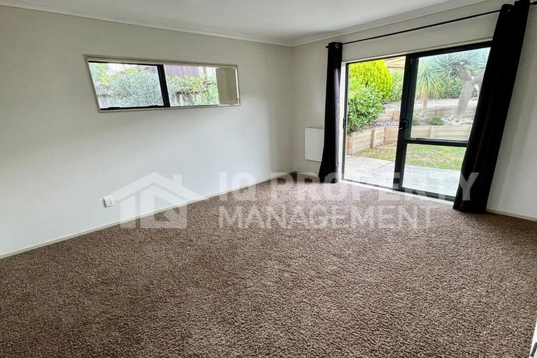 Photo of property in 35 Peninsula Road, Mangere, Auckland, 2022