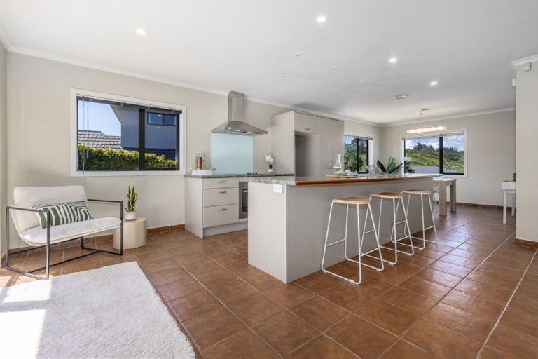 Photo of property in 6 Aotea Drive, Aotea, Porirua, 5024