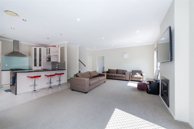 Photo of property in 23 Midhurst Avenue, Henderson, Auckland, 0612