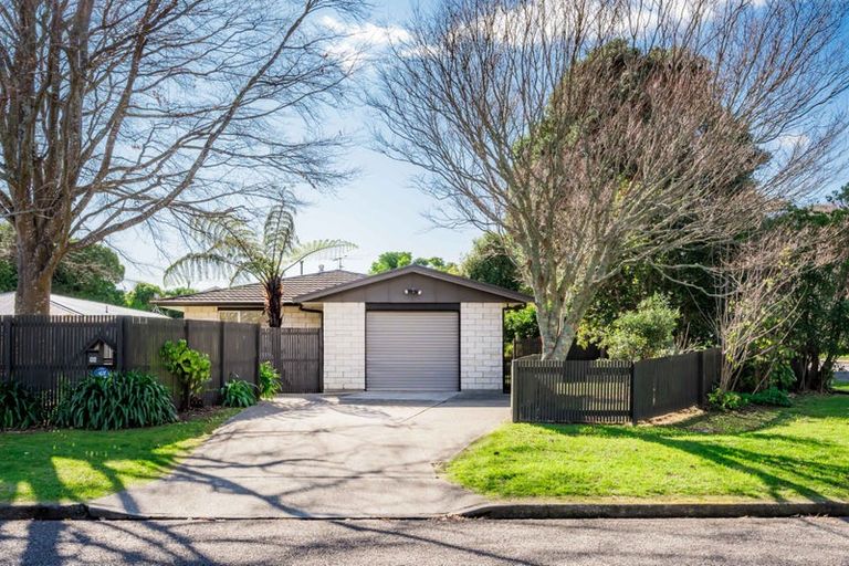 Photo of property in 15 Kohekohe Road, Waikanae, 5036