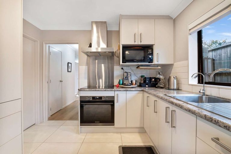 Photo of property in 42 Bodi Place, Te Atatu South, Auckland, 0610