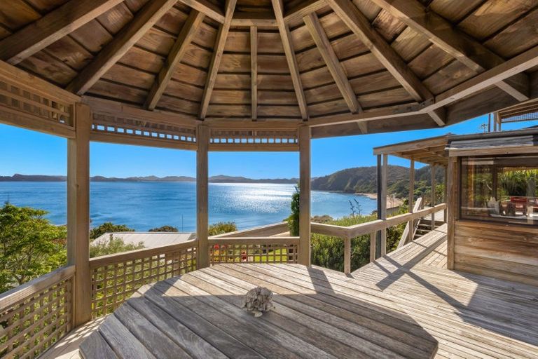 Photo of property in 2 Queens View Road, Russell, 0202