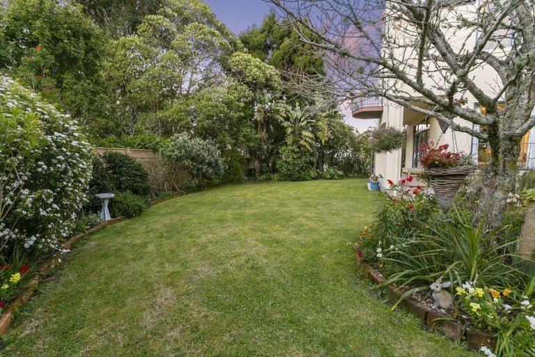 Photo of property in 32c Isobel Road, Greenhithe, Auckland, 0632