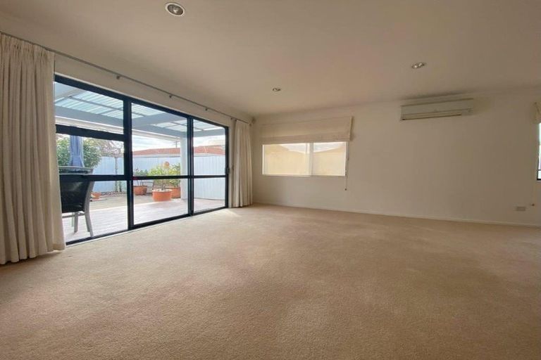 Photo of property in 2/90 Nile Road, Milford, Auckland, 0620