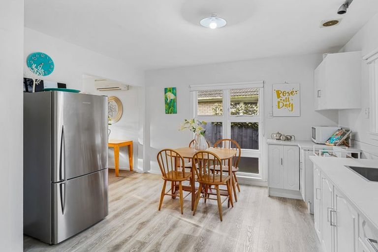 Photo of property in 2/24 Pembroke Street, Avondale, Christchurch, 8061