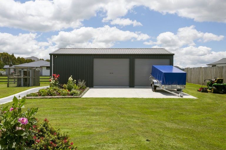 Photo of property in 8 Kahikatea Drive, Kinloch, Taupo, 3377