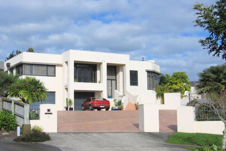 Photo of property in 5 Kerridge Close, Shamrock Park, Auckland, 2016