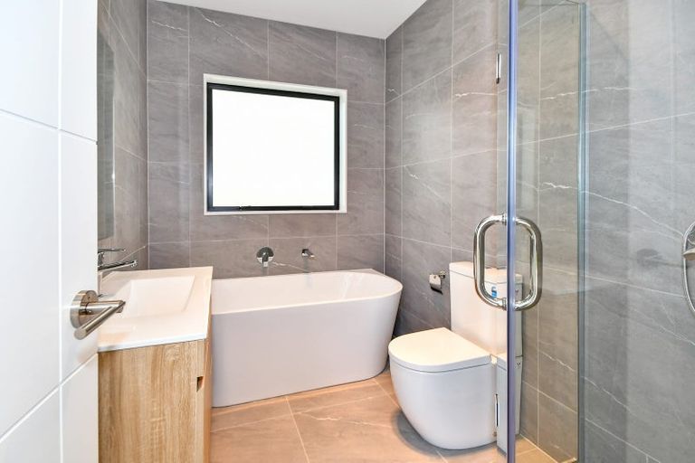 Photo of property in 8 Korowhiti Road, Clarks Beach, 2122