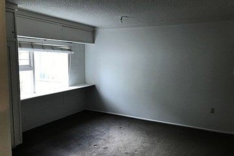 Photo of property in 1/30 Martin Crescent, Northcote, Auckland, 0627