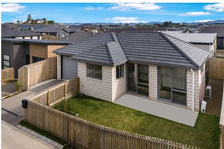 Photo of property in 75 Waruhia Crescent, Rototuna North, 3281