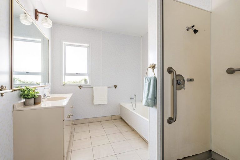 Photo of property in 54 Wairau Road, Oakura, 4314