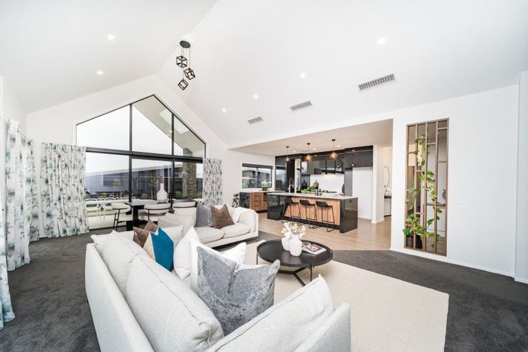 Photo of property in 44 Vaucluse Heights, Fitzherbert, Palmerston North, 4410