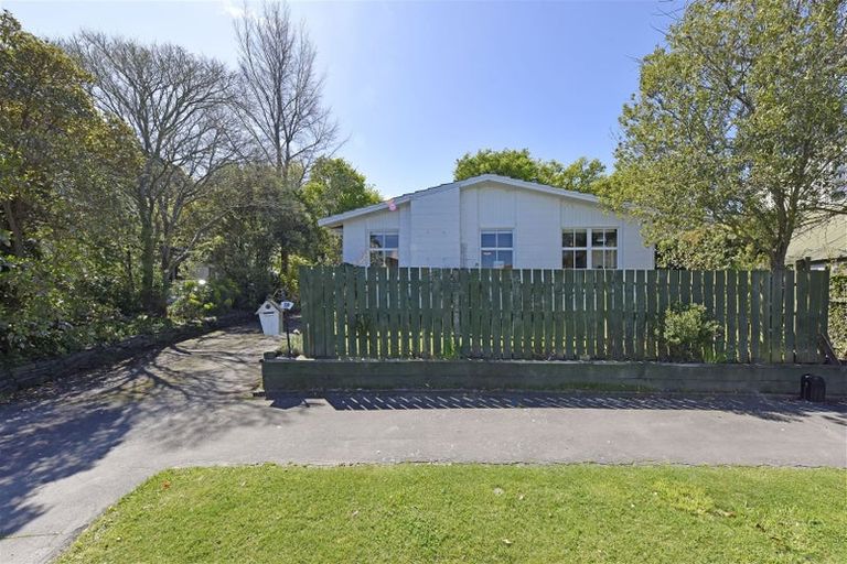 Photo of property in 10 Guinness Crescent, Ilam, Christchurch, 8041
