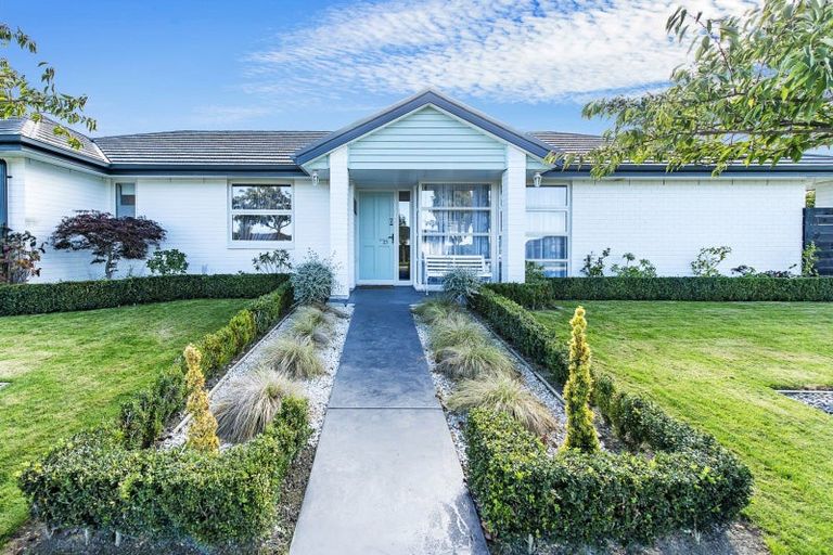 Photo of property in 21 Shillingford Boulevard, Rolleston, 7615