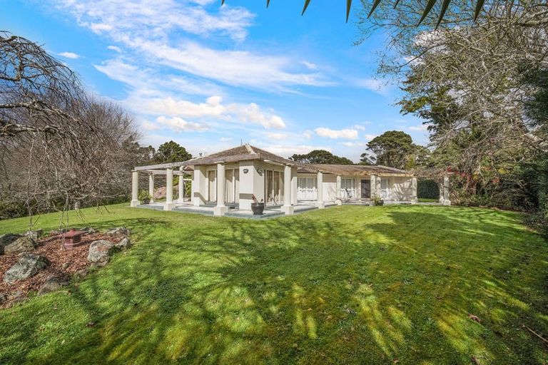 Photo of property in 9 Laingholm Drive, Laingholm, Auckland, 0604