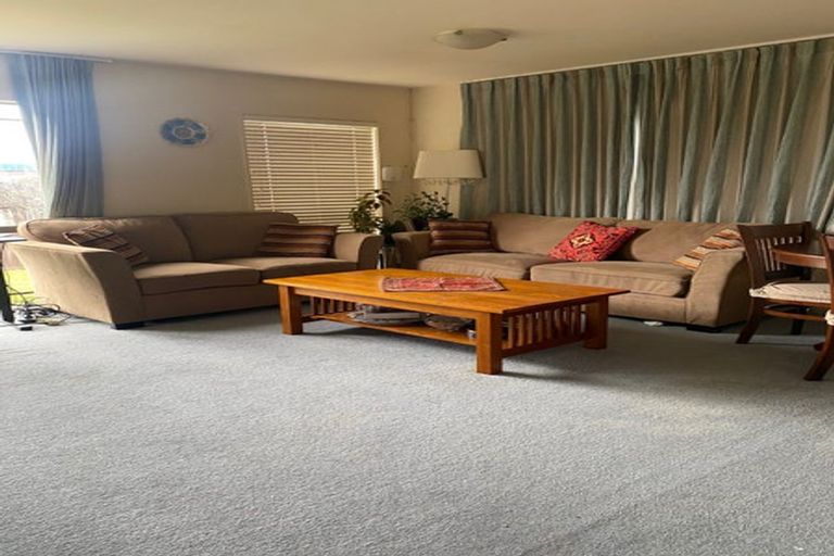 Photo of property in 21 Ballymore Drive, Pinehill, Auckland, 0632