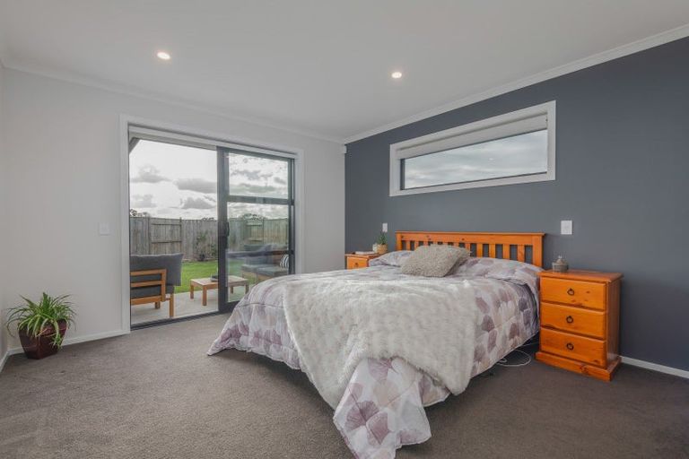 Photo of property in 90 Johnstone Drive, Fitzherbert, Palmerston North, 4410