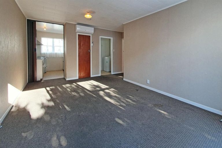 Photo of property in 76b Eliot Street, New Plymouth, 4310