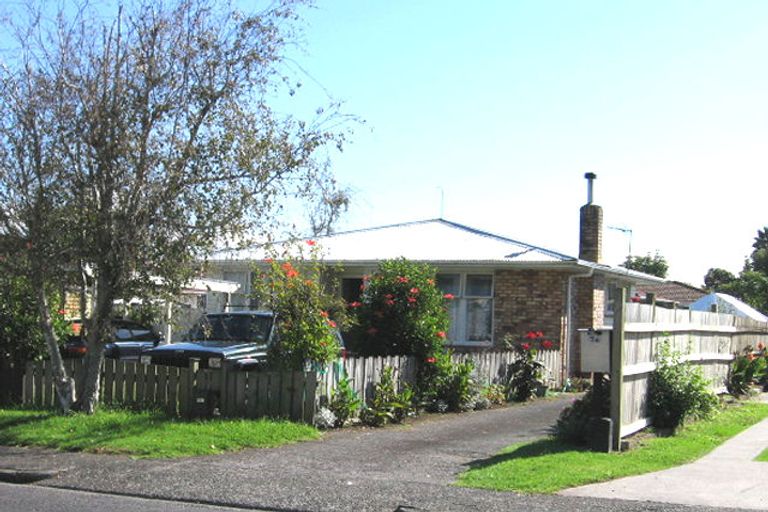 Photo of property in 7 Durham Street, Te Atatu Peninsula, Auckland, 0610