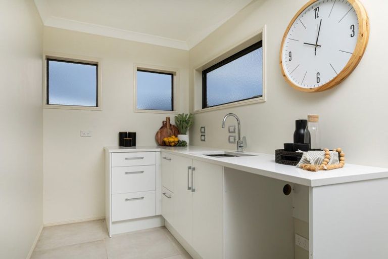 Photo of property in 135 Centreway Road, Orewa, 0931