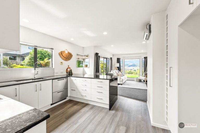 Photo of property in 2 Kirton Drive, Riverstone Terraces, Upper Hutt, 5018