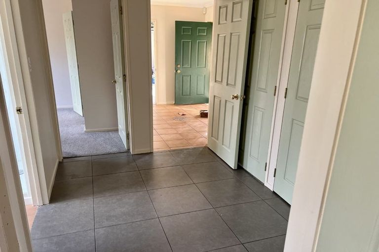 Photo of property in 1/39 Schnapper Rock Road, Greenhithe, Auckland, 0632