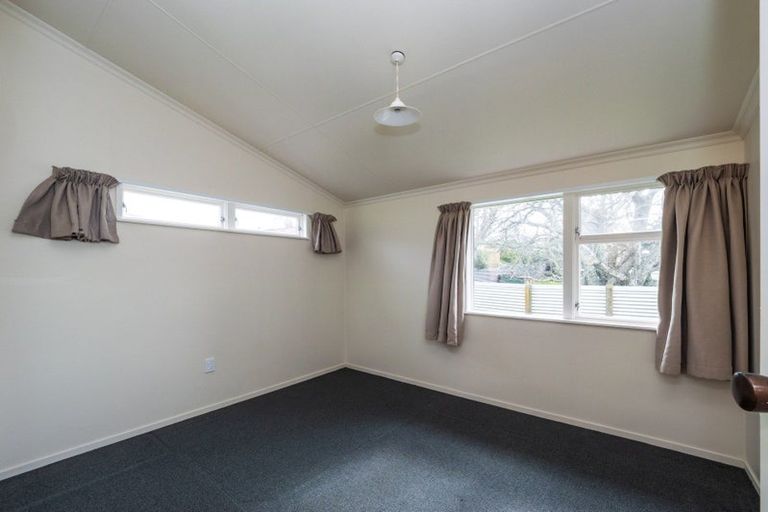 Photo of property in 9 Crewe Crescent, Hokowhitu, Palmerston North, 4410