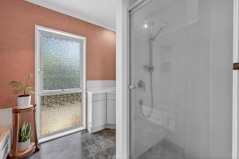 Photo of property in 1 Colonial Place, Kelvin Grove, Palmerston North, 4414