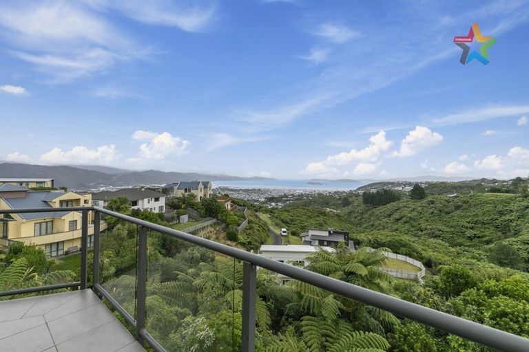 Photo of property in 47 Arahiwi Grove, Tirohanga, Lower Hutt, 5010