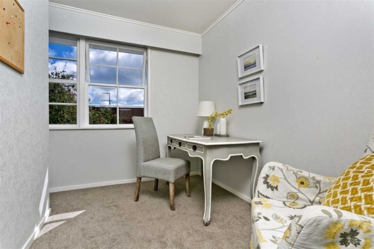 Photo of property in 35 Northumberland Avenue, Belmont, Auckland, 0622