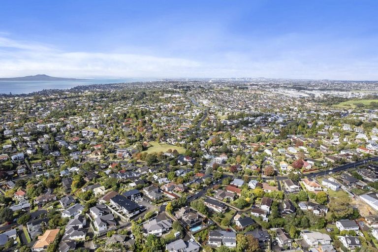 Photo of property in 2/15 Eastwood Rise, Browns Bay, Auckland, 0630