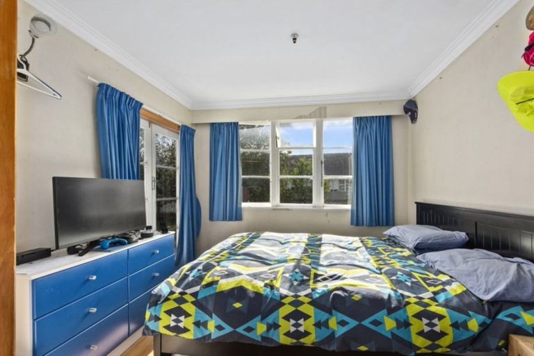 Photo of property in 5 Camp Street, Silverstream, Upper Hutt, 5019