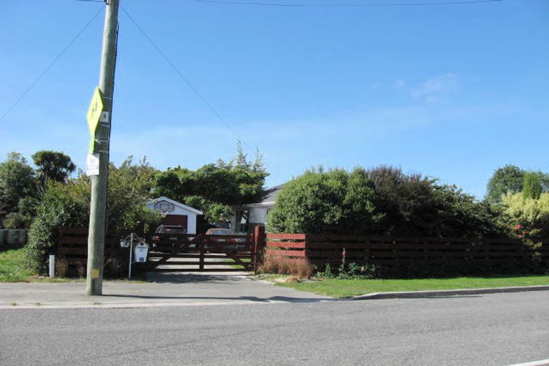 Photo of property in 16 Leeston And Lake Road, Leeston, 7632