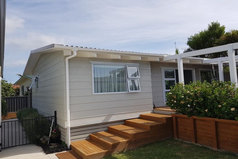 Photo of property in 2 Taihiki Road, Clarks Beach, 2122