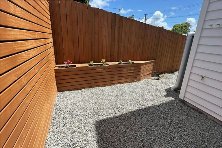 Photo of property in 16 Christmas Road, Manurewa, Auckland, 2102