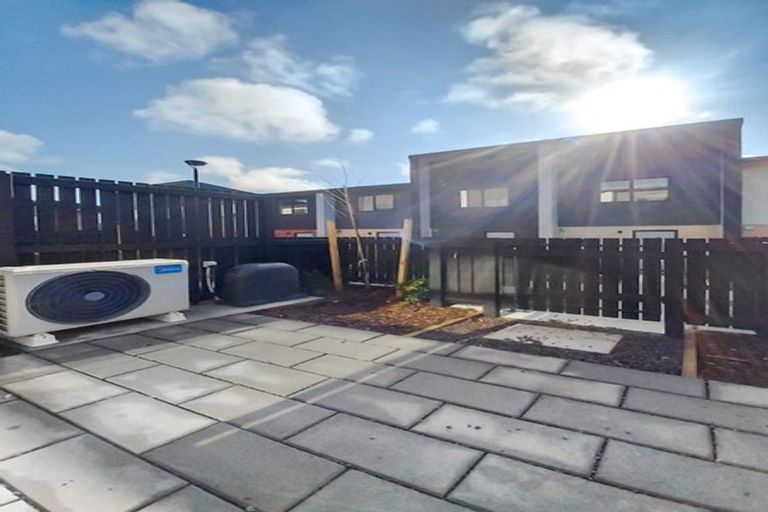 Photo of property in 10/476 West Coast Road, Glen Eden, Auckland, 0602