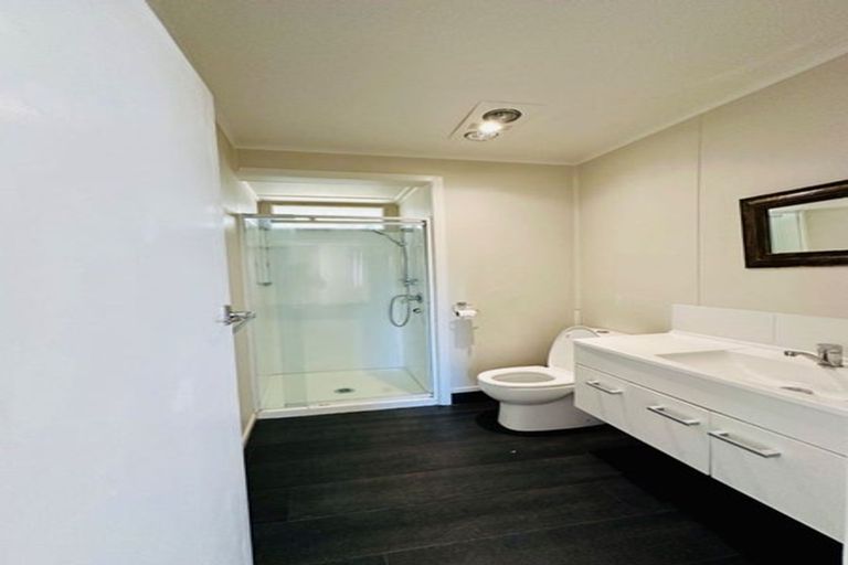 Photo of property in 11 Barrys Road, Glendene, Auckland, 0602